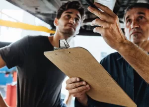 Vous venez de passer votre v&eacute;hicule au contr&ocirc;le technique et malheureusement il a &eacute;t&eacute; recal&eacute;. Une contre visite est donc n&eacute;cessaire pour v&eacute;rifier que les d&eacute;fauts constat&eacute;s ont bien &eacute;t&eacute; r&eacute;par&eacute;s. Mais combien cela va-t-il vous co&ucirc;ter ? Pour approfondir [&hellip;]