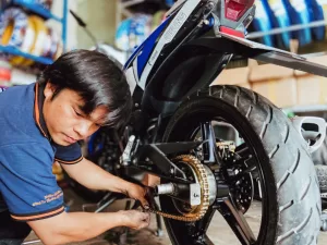 Imaginez-vous en 2023, roulant avec style et efficacité sur l&rsquo;une des range-motos les plus convoités de l&rsquo;année. Le futur est là, et il est temps de vous préparer à une expérience de conduite révolutionnaire. Dans cet article, nous allons explorer [&hellip;]